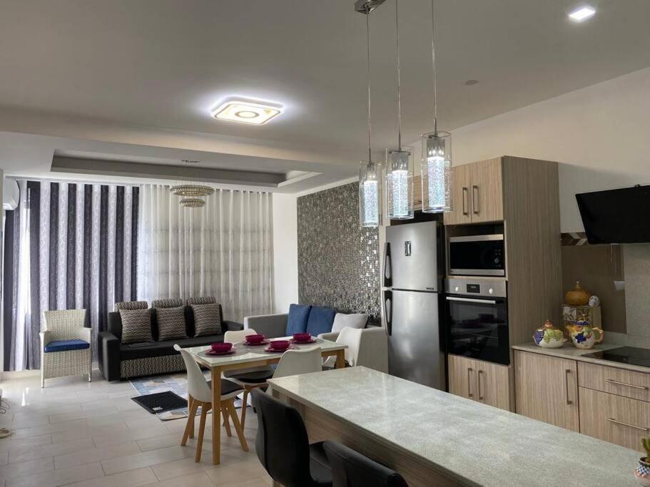 Stylish & Luxury 2-Bed Parkside Apart With Pool 바코아스피닉스 외부 사진
