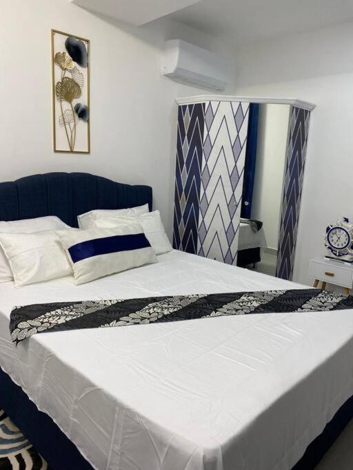 Stylish & Luxury 2-Bed Parkside Apart With Pool 바코아스피닉스 외부 사진